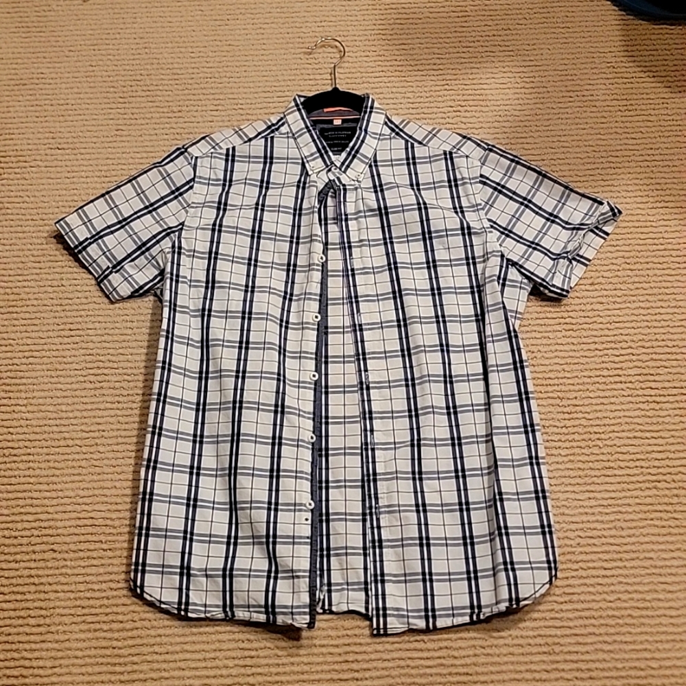 Short sleeve button up